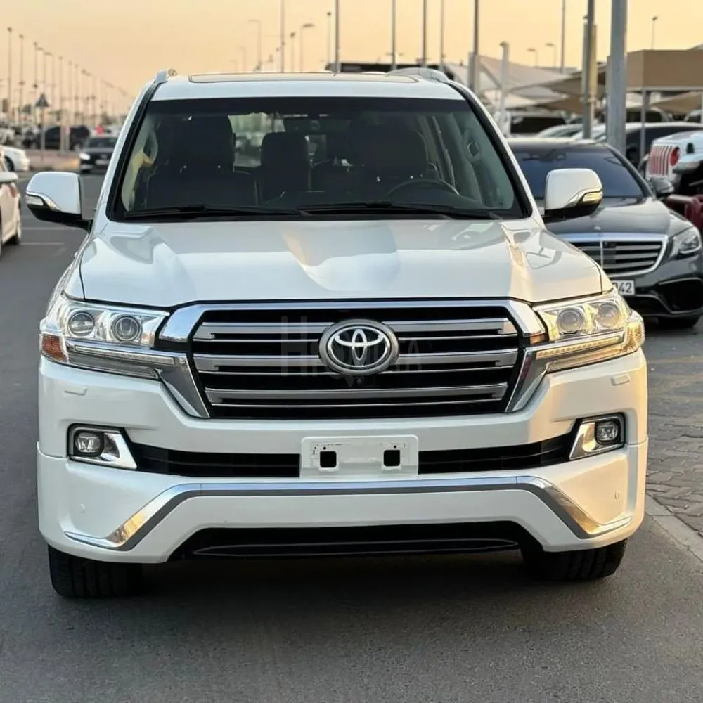 Land Cruiser VXR 5.7 V8 2017 لاند كروزر خليجي for sale on HiQuota