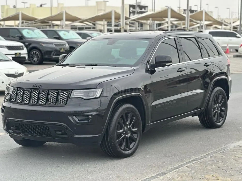 Jeep Grand Cherokee 2017   Agency tincture Color is black, with black leather interior, in excellent condition for sale on HiQuota