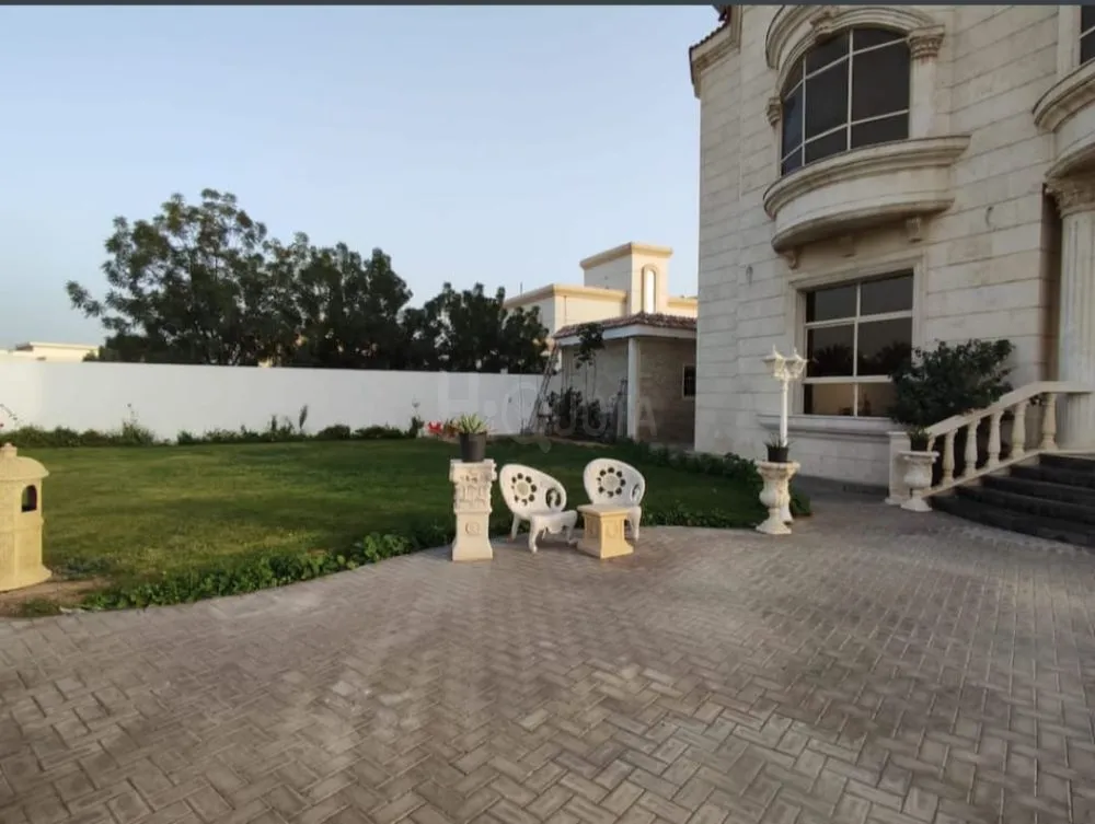 للبيع فيلا في منطقة القرائن 2