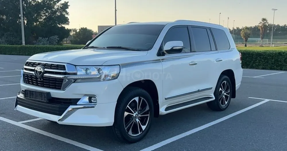Land Cruiser 5.7 Model: 2017 Condition: agency painting لاند كروزر for sale on HiQuota