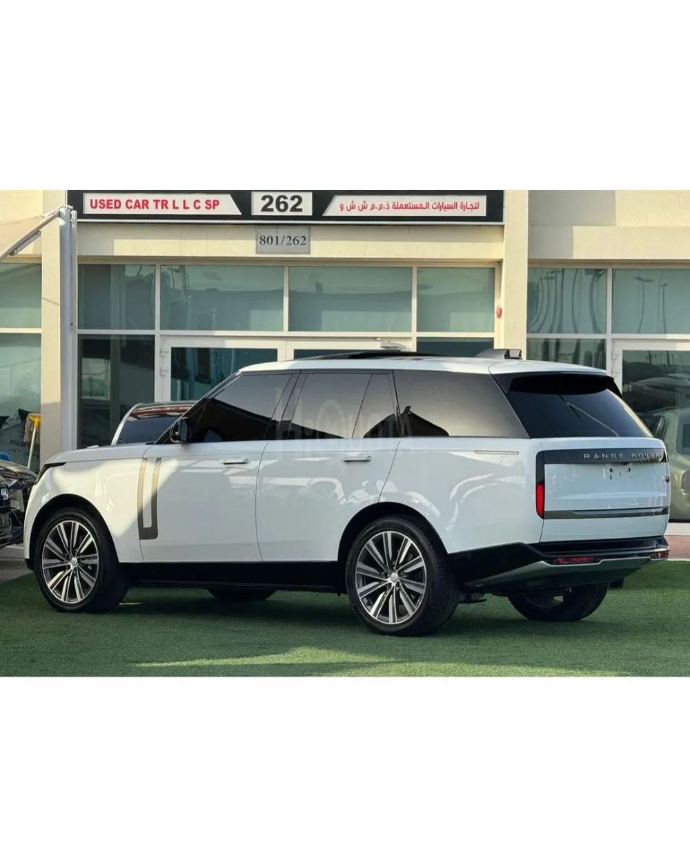 RANGE ROVER VOGUE P400 GCC 2023 Service history (under warranty) Full option Original paint zero accidents Al Tayer ( warranty and free service )