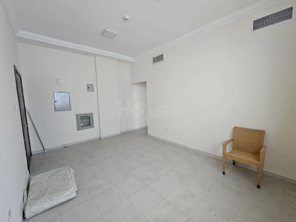 خزائن بالحائط -تأمين مؤجل - قريب من طرق دبى -مساحة واسعة -تشطيب فاخر  -غرفة وصالة بالنباعة للايجار السنوى