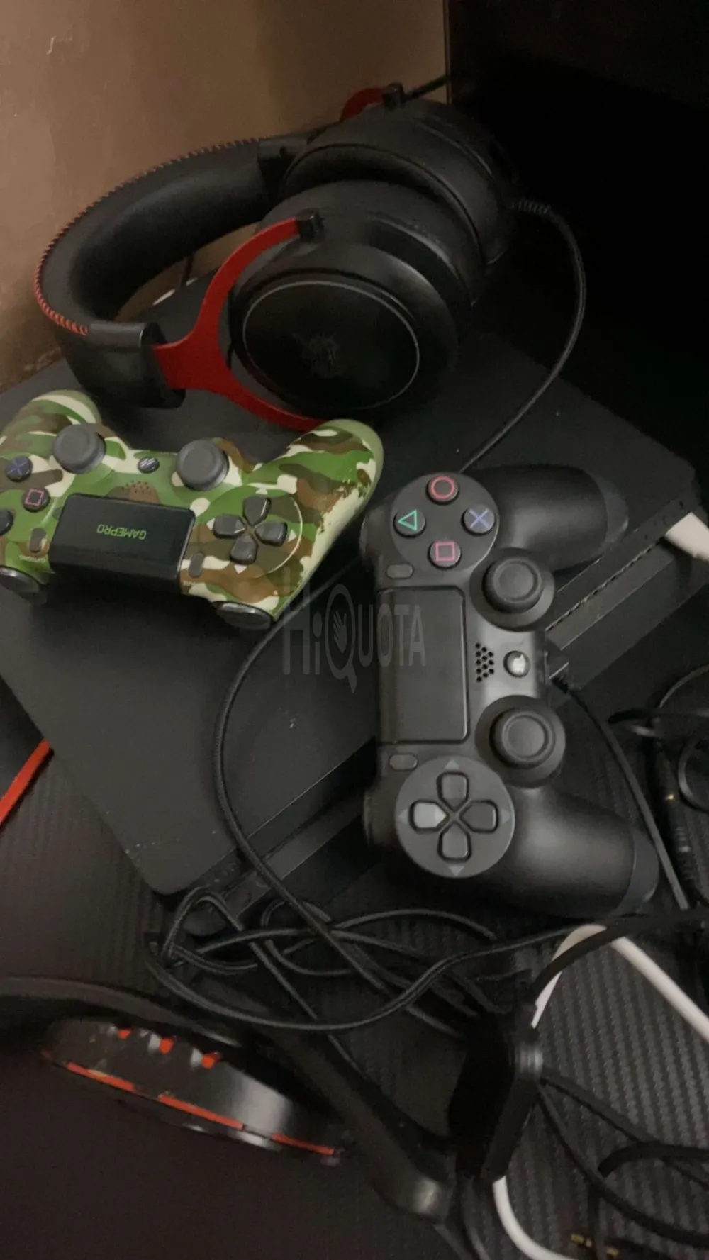 سوني 4 سلم استخدام سنتين ونص حالة الجهاز نظيف وما يعاني من اي مشاكل داخلية او خارجية للبيع مع ملحقاته 3 اجهزة وشريط قراند