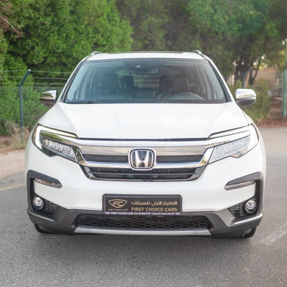 HONDA- PILOT TOURING AWD - 2019 &Cs apply)  Specs: GCC