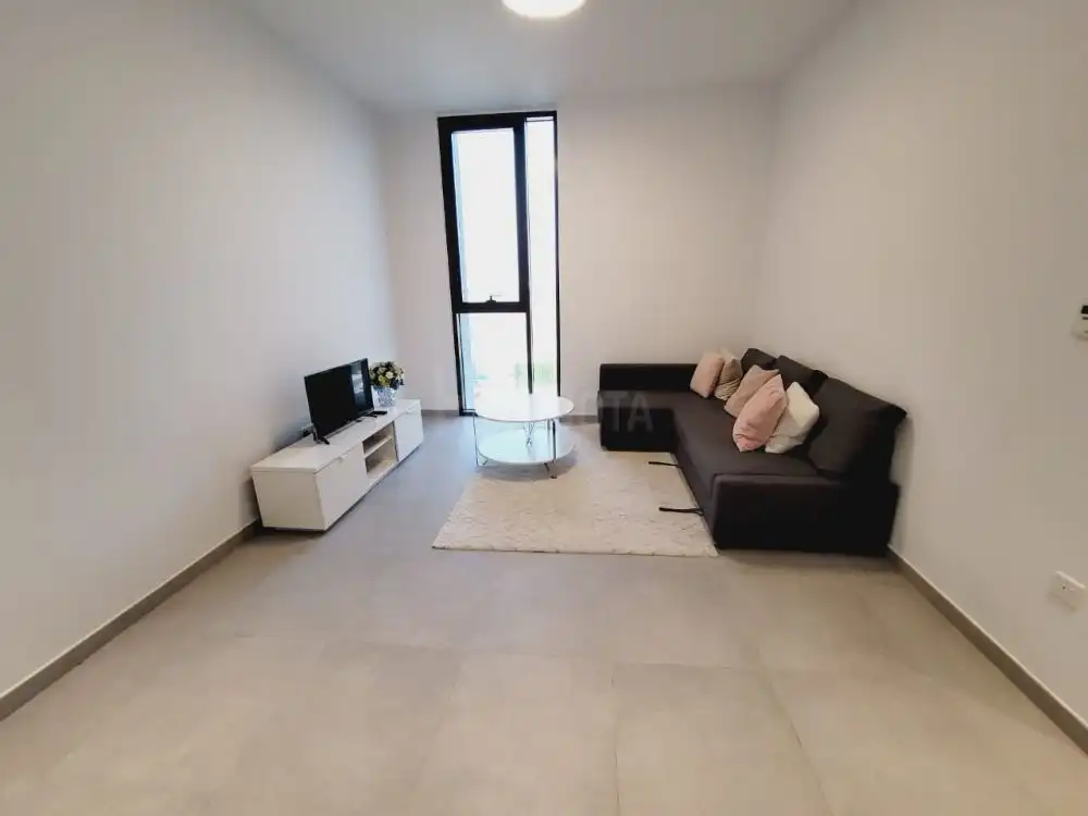 للبيع شقة جاهزة في الجادة - غرفة وصالة فرصة