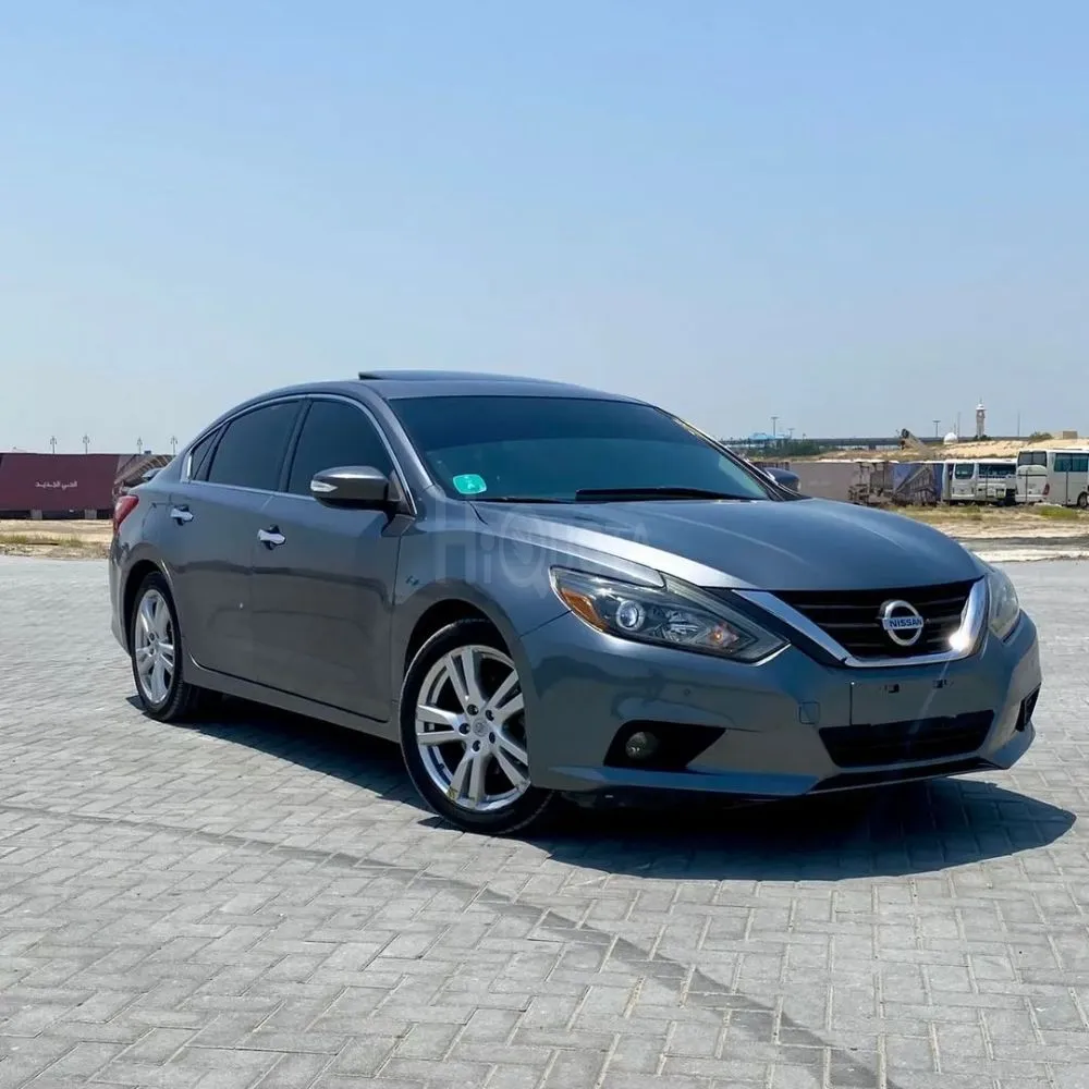 Nissan Altima SL 2016 model Six cylinder Full option sunroof