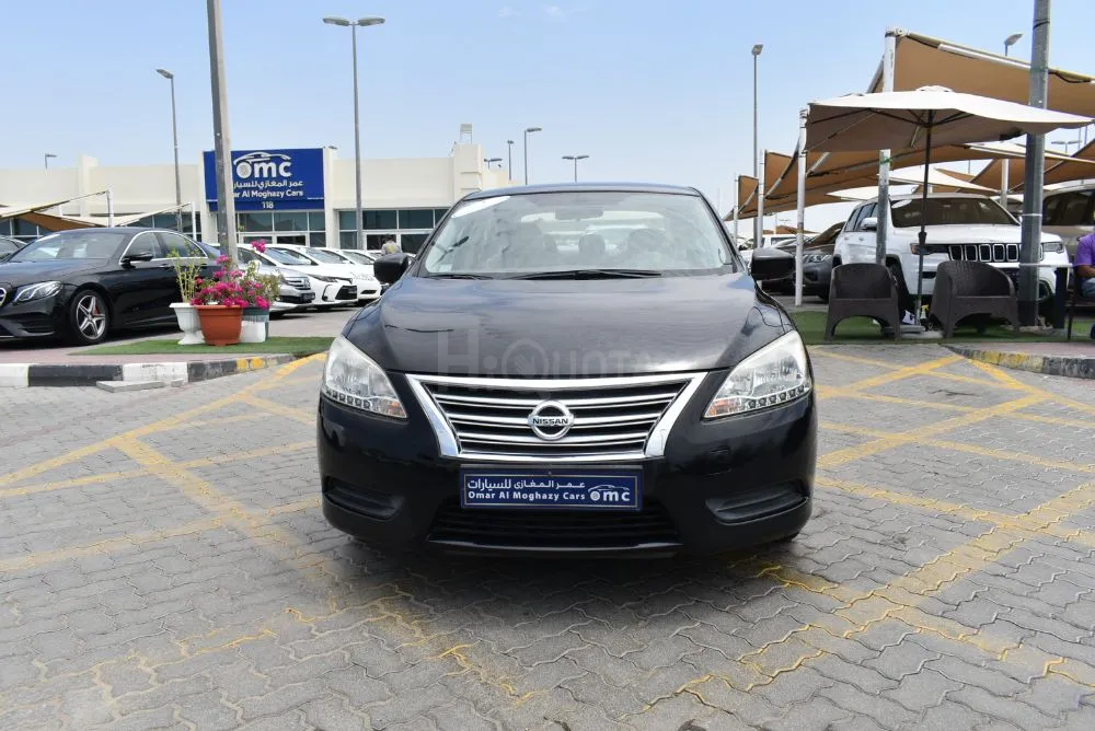 Nissan sentra 2020 black 4 Clyinder  GULF SPECS CAR