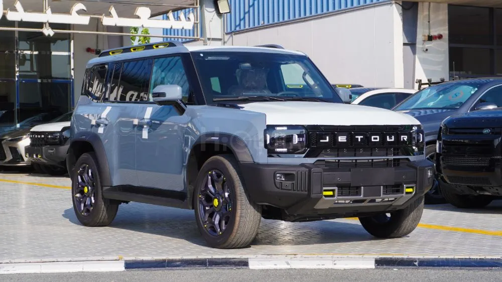 Jetour T2 2.0 L for sale from Saad Idan Motors in Dubai. Green 2025 model. The car has automatic gearbox, 4 cylinder engine, 20″ wheels and beige interior. GCC specs. for sale on HiQuota