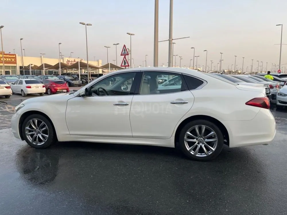 Infiniti Q70  Model: 2017  Specifications: Gulf for sale on HiQuota