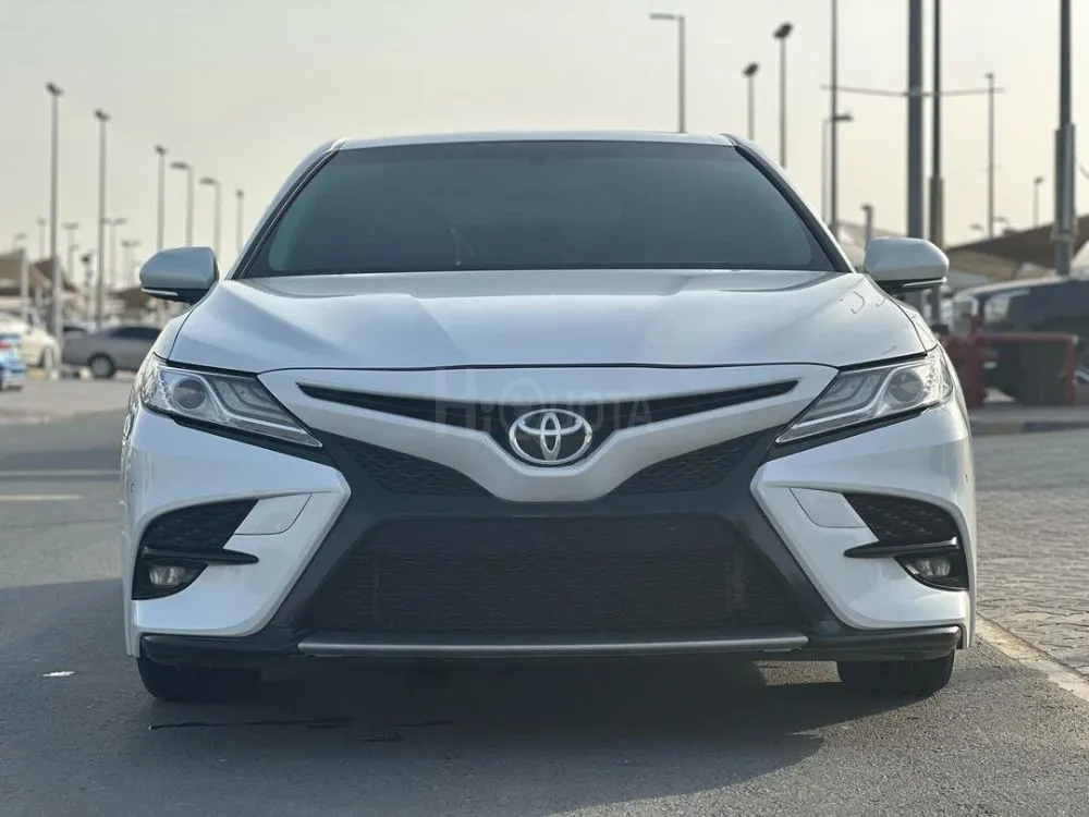 Camry 2020 V6 Color white inside red  Sunroof tensioner and screen without any accidents or malfunctions for sale on HiQuota