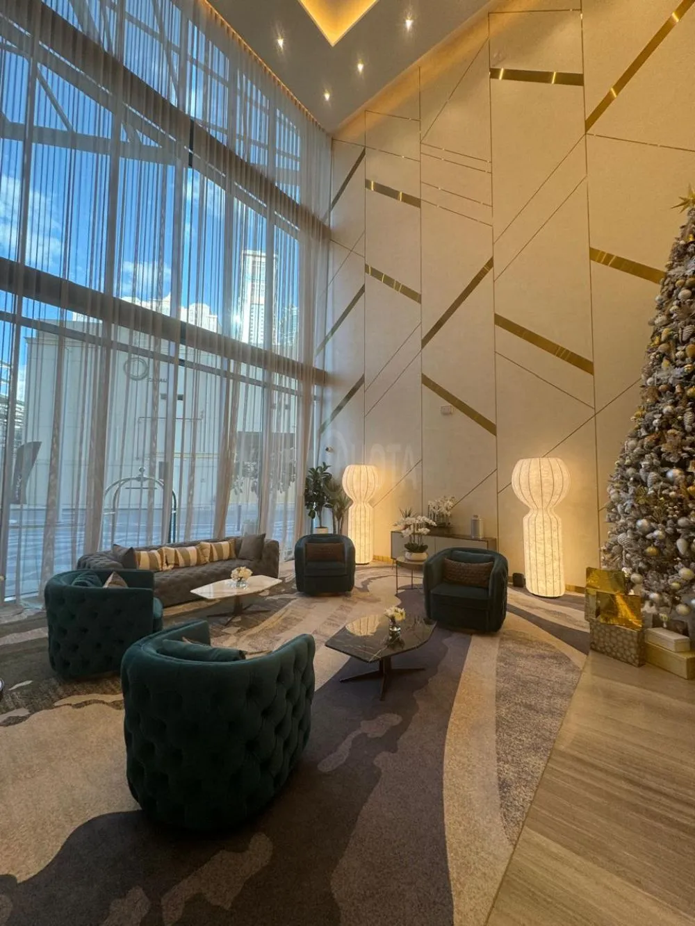 "شقة فندقية ذكية للبيع في قلب دبي – مفروشة بالكامل وبسعر لا يُفوت!"