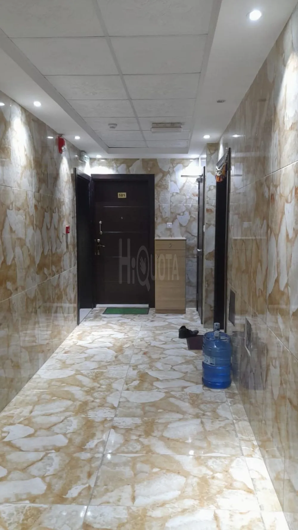 بناية سكنية للبيع