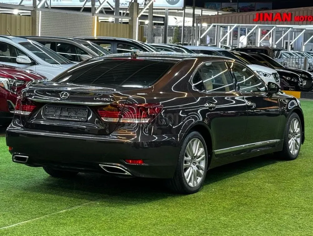 Lexus LS460, 2014 model, American specifications, in excellent condition for sale on HiQuota