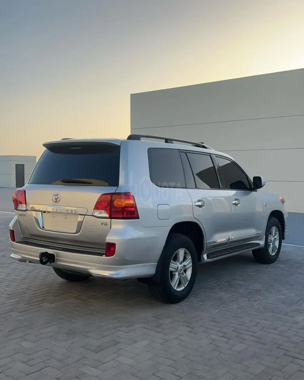 Land Cruiser Model 2010 Status Dye Agency The color is silver inside beige for sale on HiQuota