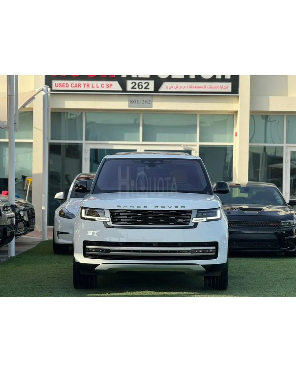 RANGE ROVER VOGUE P400 GCC 2023 Service history (under warranty) Full option Original paint zero accidents Al Tayer ( warranty and free service )