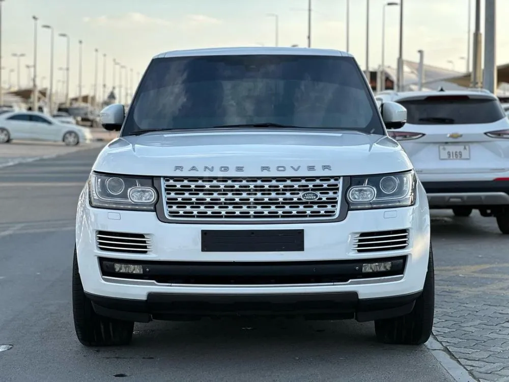 Land Rover Vogue 2015 SE Supercharged Color inside red number  The gearbox and engine were installed by the agency and the tires are new for sale on HiQuota