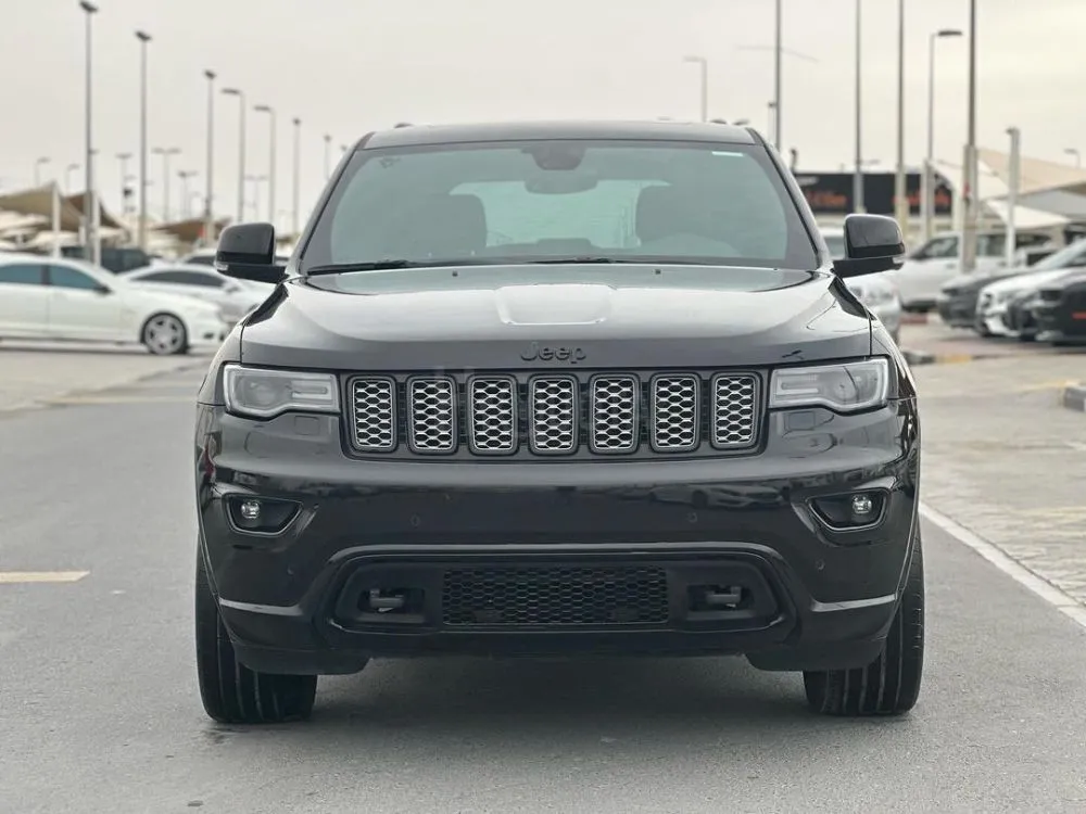 Jeep Grand Cherokee 2017   Agency tincture Color is black, with black leather interior, in excellent condition for sale on HiQuota