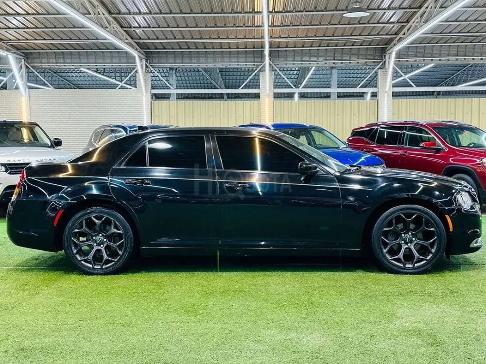 Chrysler C300, 2019 model, American specifications for sale on HiQuota