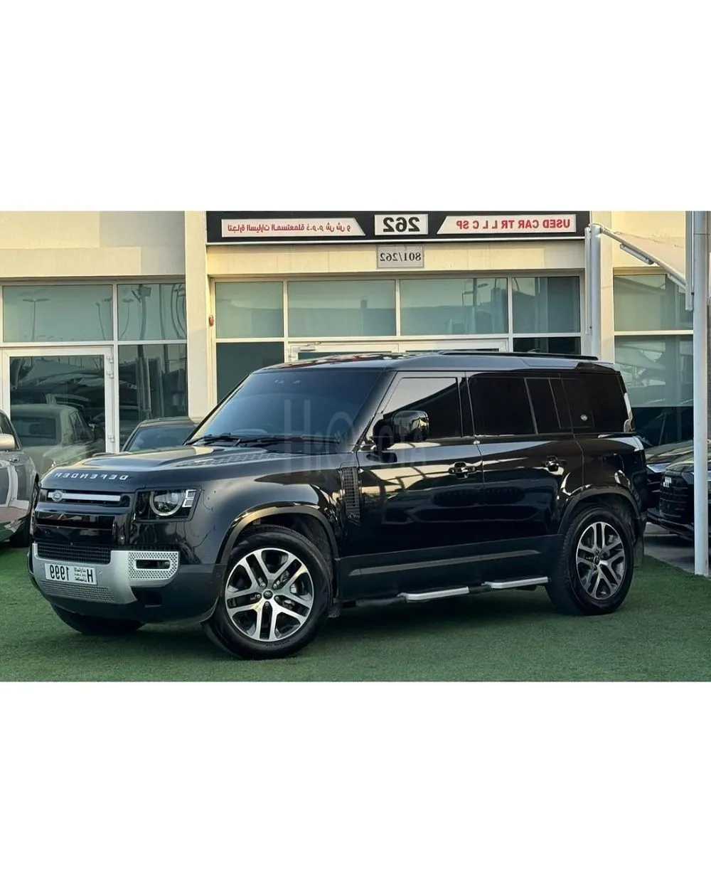 LAND ROVER DEFENDER SE P300 GCC 2023 Service history under warranty ( AL TAYRE ) Original paint zero accidents V4 Original paint