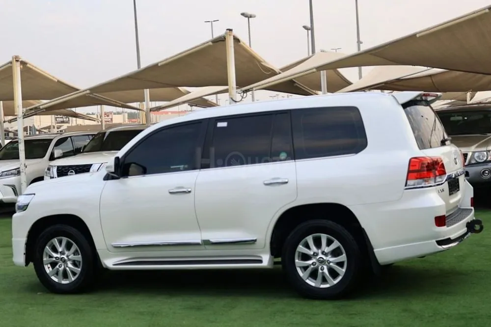 TOYOTA LAND CRUISER 2021 VXR GCC 5.7 for sale on HiQuota