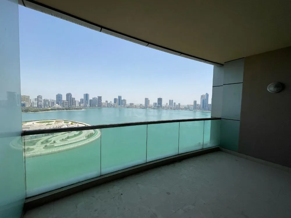 تكييف مجانى -جيم -مسبح -بركن -بلكونة مساحة كبيرة اطلالة على بحيرة خالد -غرف ماستر ببلكونة -للايجار السنوى بالمجاز3