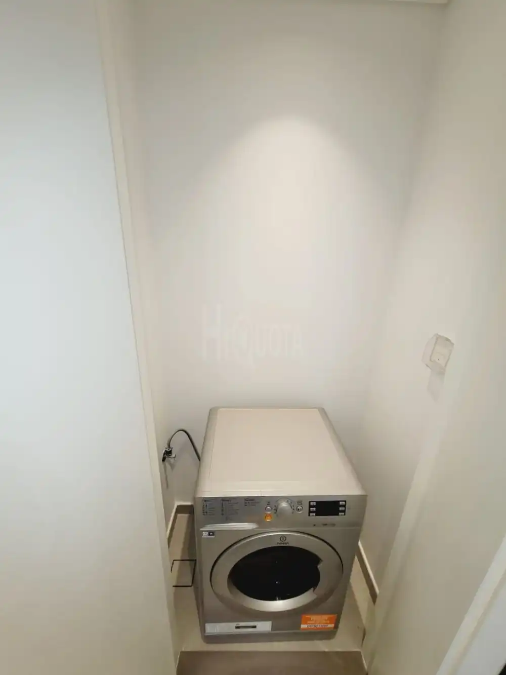 للبيع شقة جاهزة في الجادة - غرفة وصالة فرصة