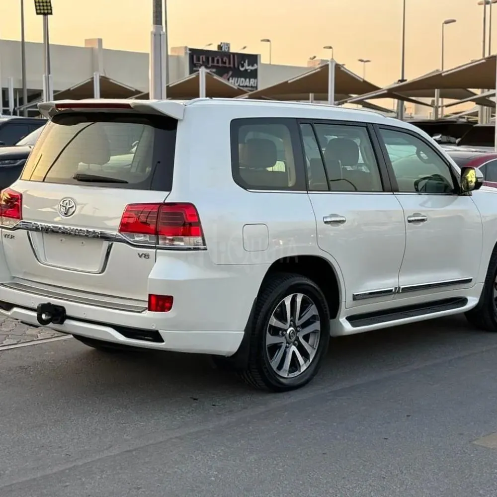 Land Cruiser GCC VXR 5.7 V8  2018 لاند كروزر  خليجي for sale on HiQuota