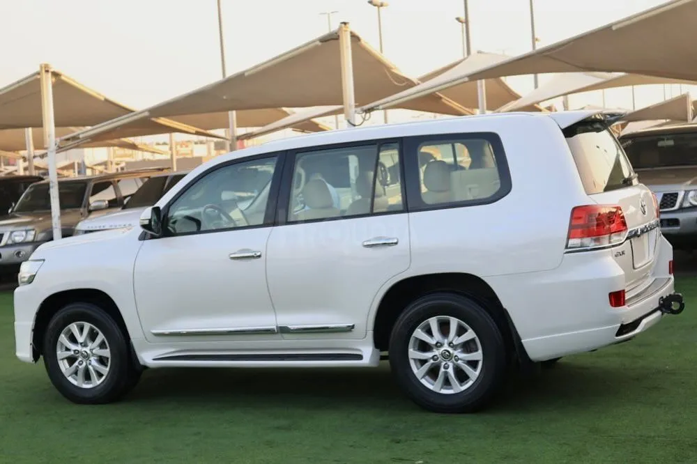 TOYOTA LAND CRUISER 2018 GXR V8 GCC for sale on HiQuota