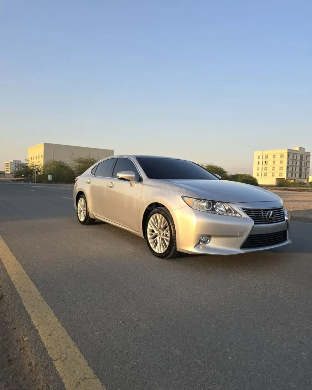 Lexus ES 350 (Clean Title)  2013