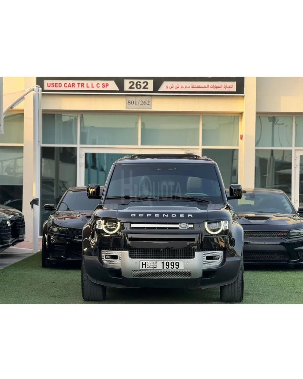 LAND ROVER DEFENDER SE P300 GCC 2023 Service history under warranty ( AL TAYRE ) Original paint zero accidents V4 Original paint