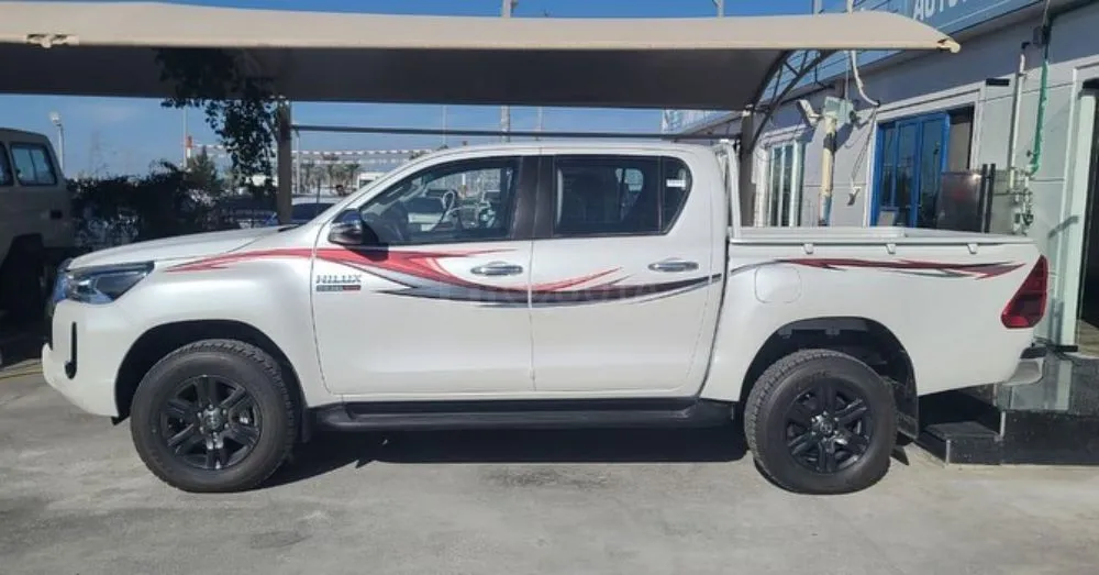 Toyota Hilux TOYOTA HILUX DOUBLE CABIN 2.4L GLX FULL OPTION MANUAL TRANSMISSION WHITE 2023 LOCAL AND EXPORT for sale on HiQuota