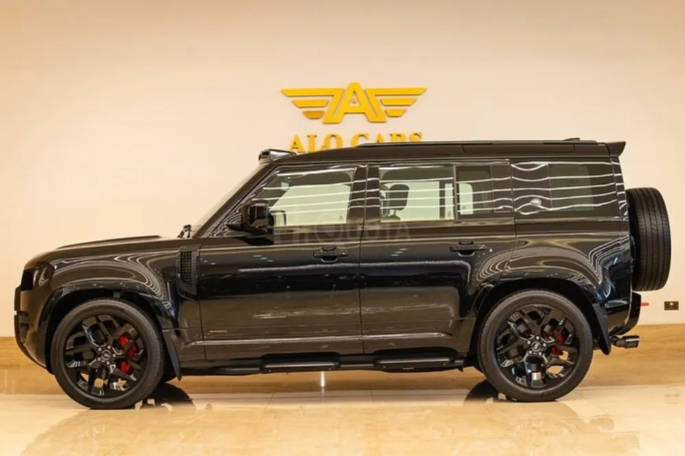 LAND ROVER DEFENDER 110 X P400 / 5 YEARS WARRANTY FROM AL TAYER / GCC SPECIFICATION for sale on HiQuota