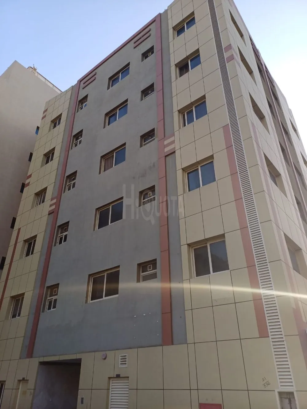 للبيع بناية في الشارقة ( منطقة المصلي )