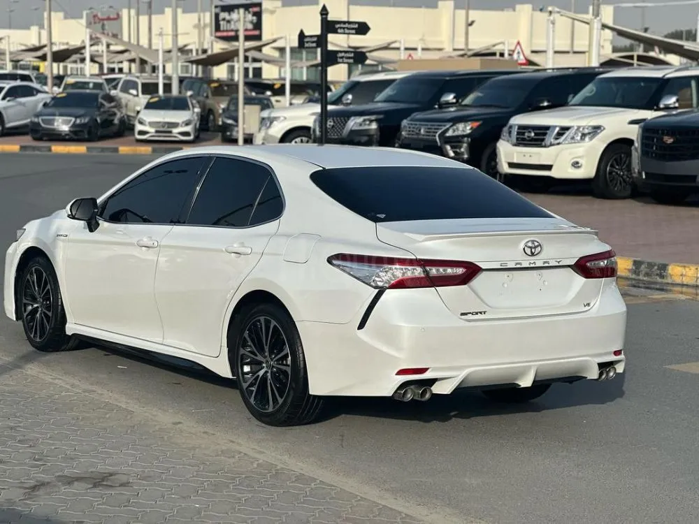 Camry 2020 V6 Color white inside red  Sunroof tensioner and screen without any accidents or malfunctions for sale on HiQuota