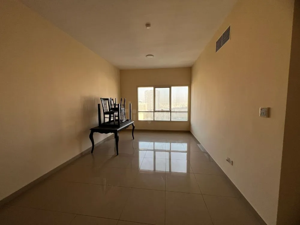 بركن - جيم -مسبح - خزائن بالحائط - على مخرج دبى - مساحة واسعة - تشطيب سوبر لوكس -غرفتين وصالة بالمجاز 2