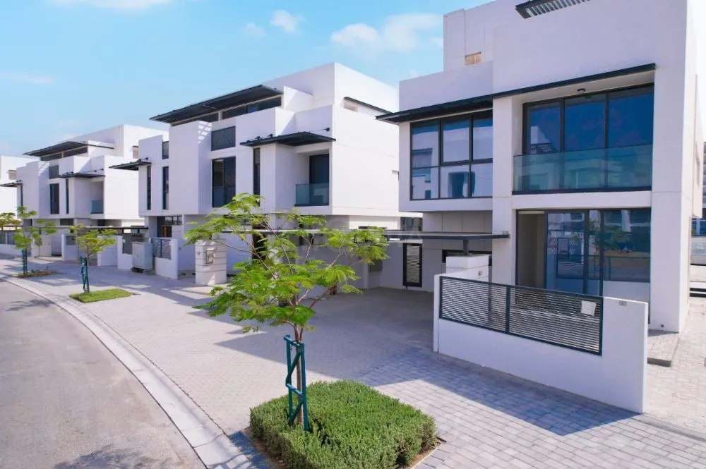 للبيع في الشارقة فيلا سكنية ( منطقة اجمل مكان )