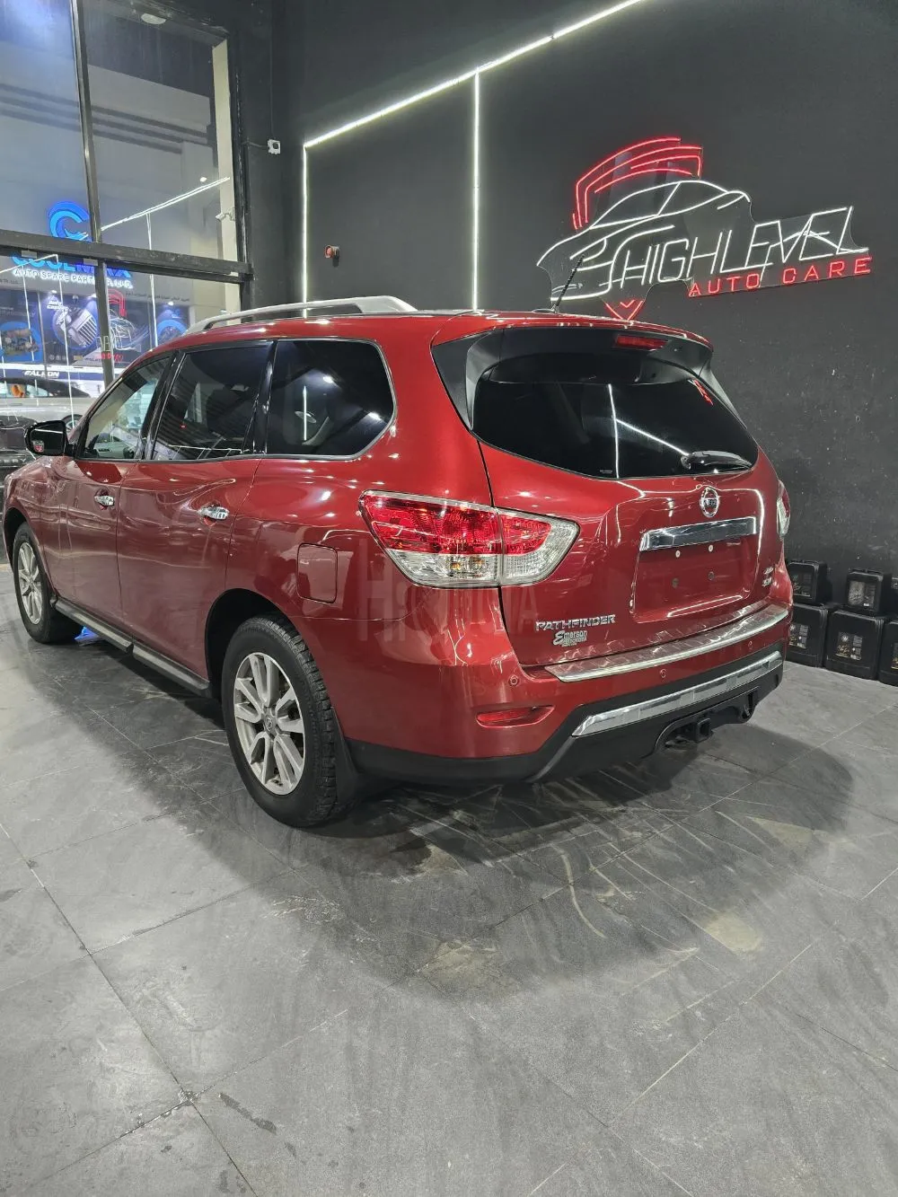 Nissan Pathfinder 2016 full option clean title walk 140 thousand four by four screen camera for sale on HiQuota