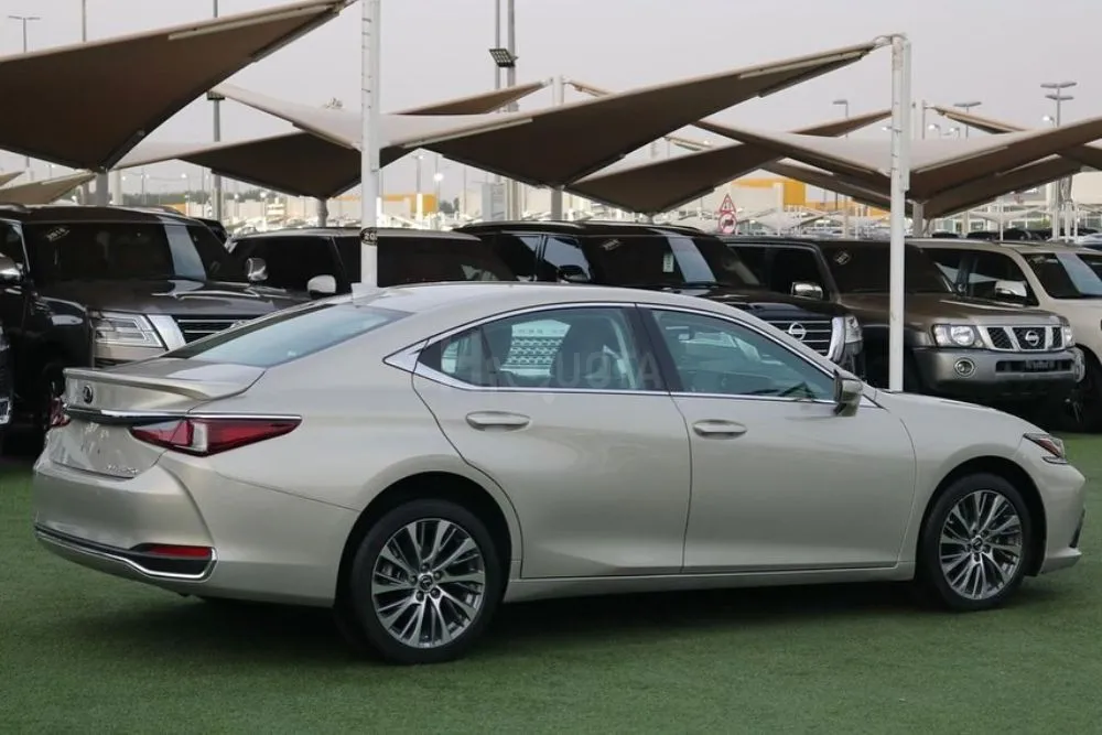 LEXUS ES250 2021 for sale on HiQuota