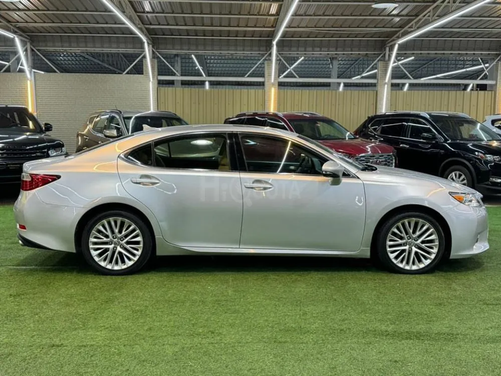 Lexus ES350, 2013 model, American specifications for sale on HiQuota