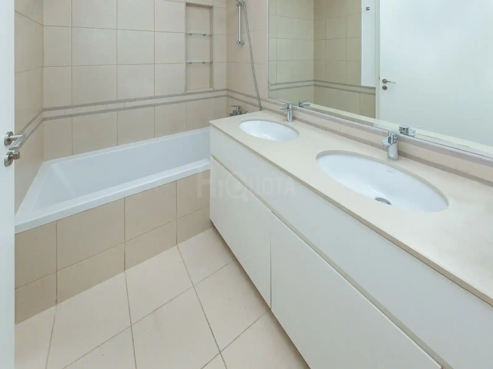 2 Bedroom Apartment for Sale in Town Square