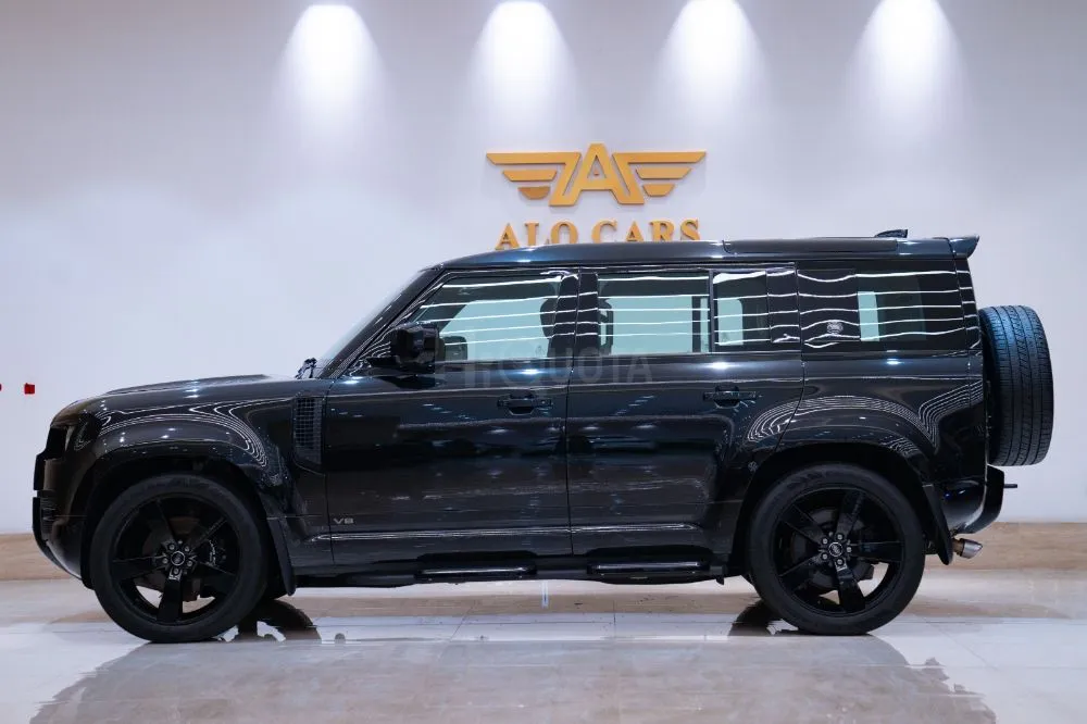 LAND ROVER DEFENDER P525 V8  Year 2023 Specs GCC for sale on HiQuota