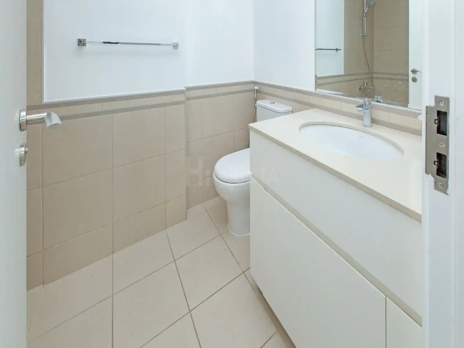 2 Bedroom Apartment for Sale in Town Square