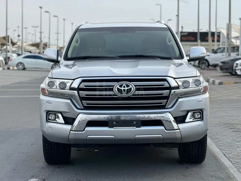 Toyota Land Cruiser 2017 GXR V8 Silver color with beige interior, rear screens, automatic sunroof  Agency tincture for sale on HiQuota