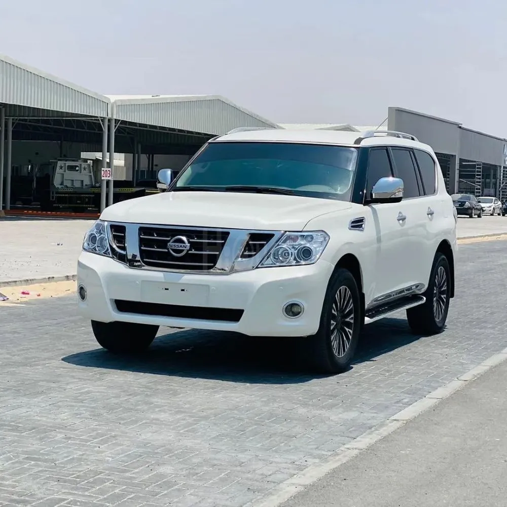 Nissan petrol Eight cylinder big machine GCC model 2011 mdel