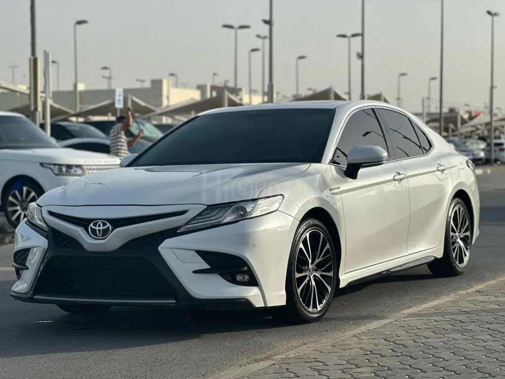 Camry 2020 V6 Color white inside red  Sunroof tensioner and screen without any accidents or malfunctions for sale on HiQuota