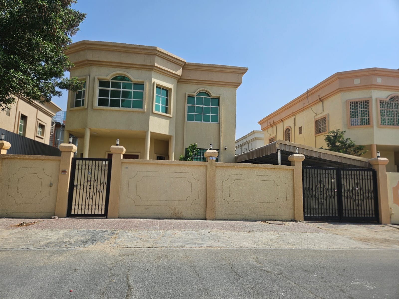 فيلا للإيجار الروضه ٣