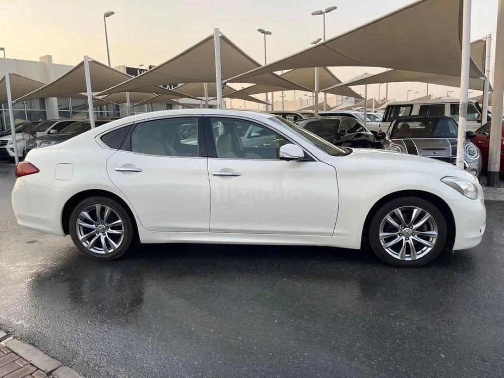 Infiniti Q70  Model: 2017  Specifications: Gulf for sale on HiQuota
