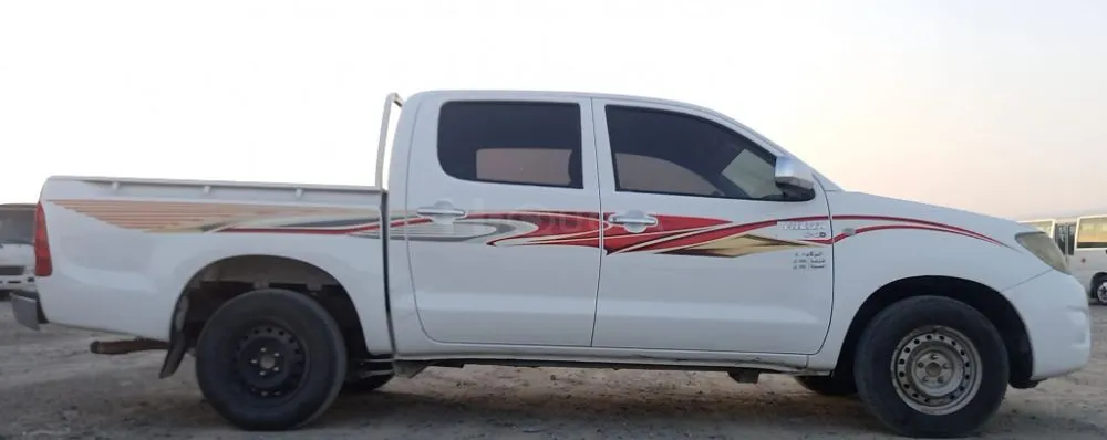 Toyota hilux diesel  model 2011..4x2   Gear manual window manual For sale Contact number for sale on HiQuota