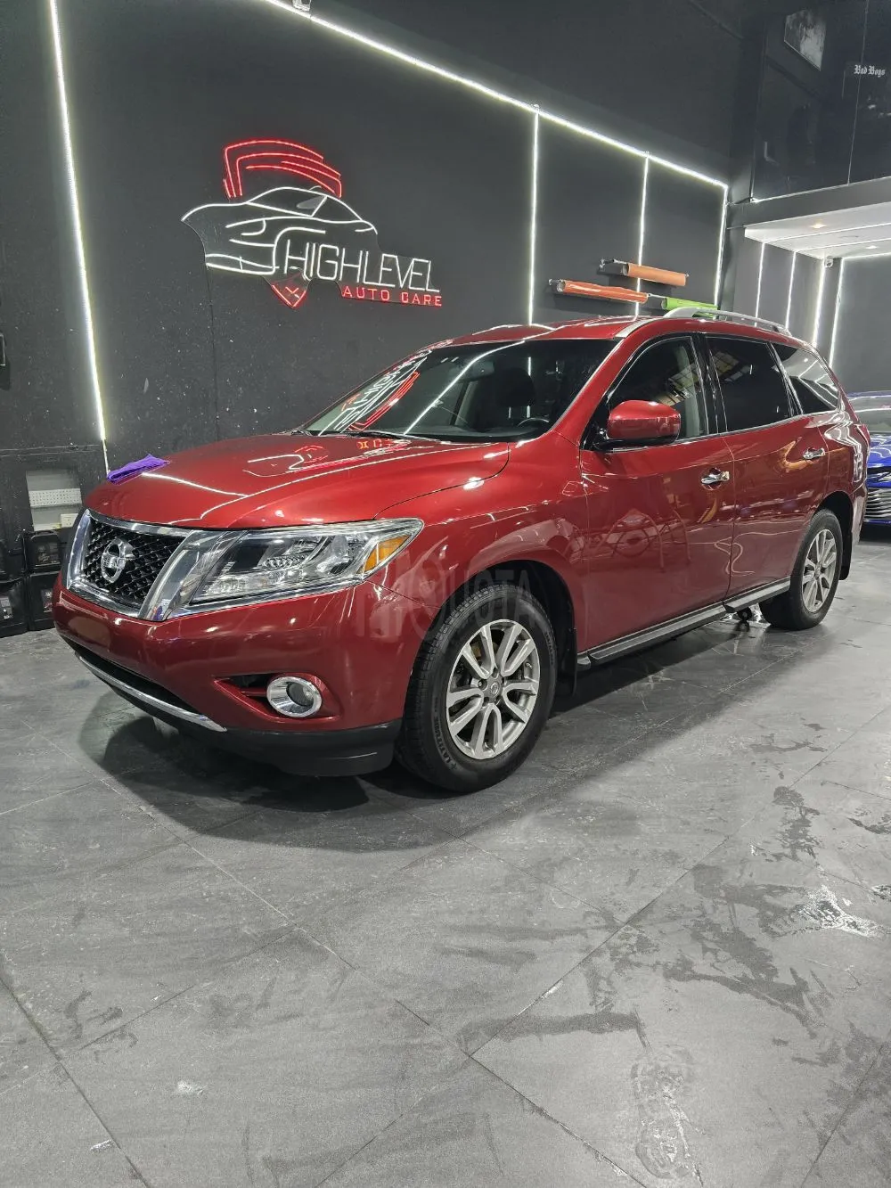Nissan Pathfinder 2016 full option clean title walk 140 thousand four by four screen camera for sale on HiQuota