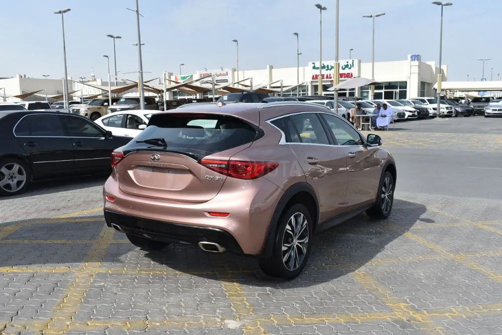 infiniti qx 30 american 4 Clyinder  american SPECS CAR
